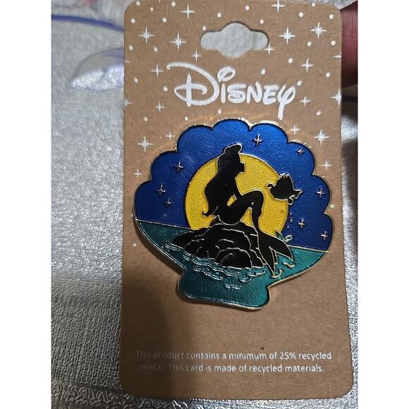 Ariel and Flounder Little Mermaid Silhouette Sitting on a Rock Disney Pin Box Lu - Picture 1 of 3